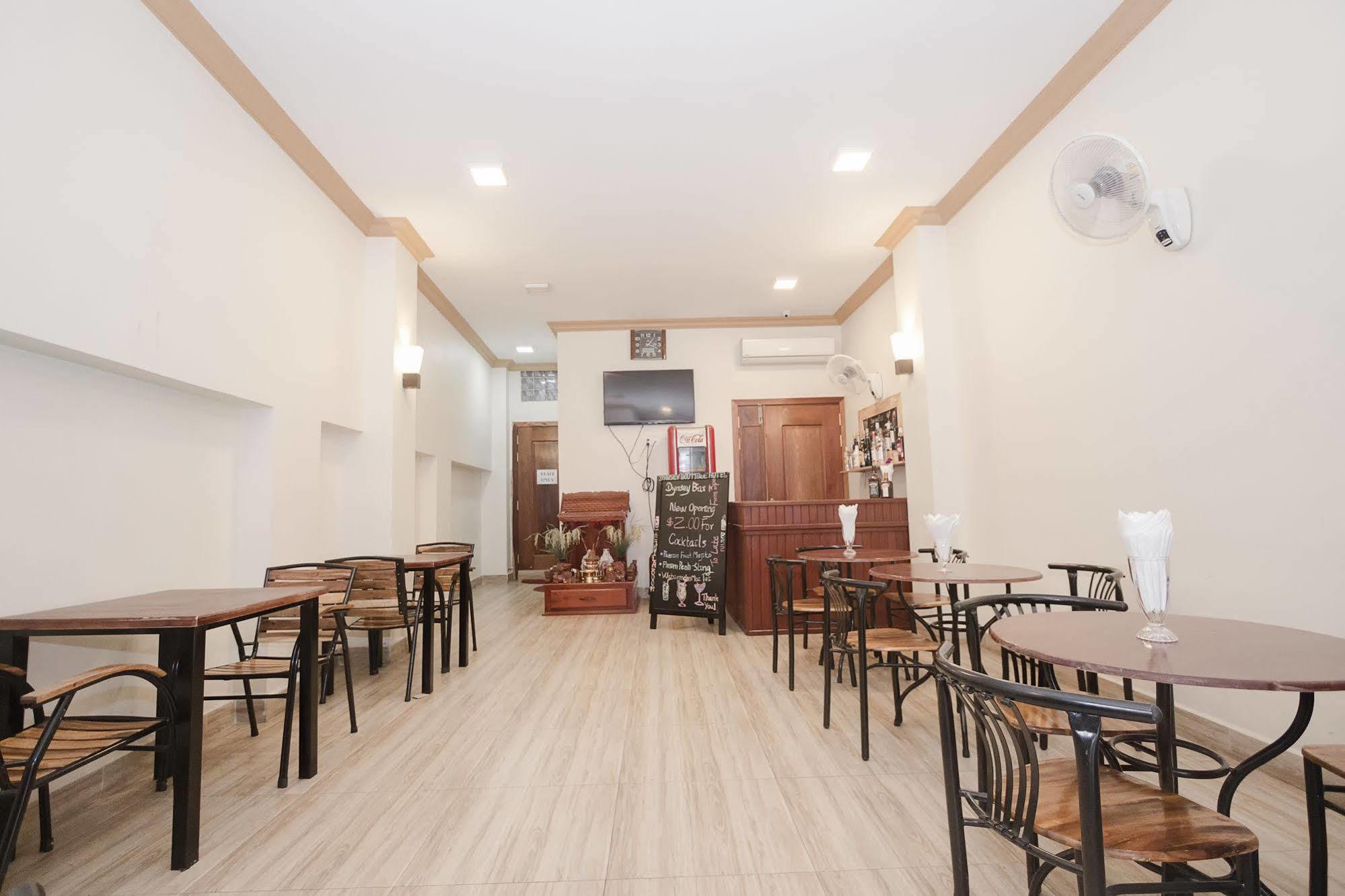 Dynsey Boutique Hotel Пном Пен Екстериор снимка